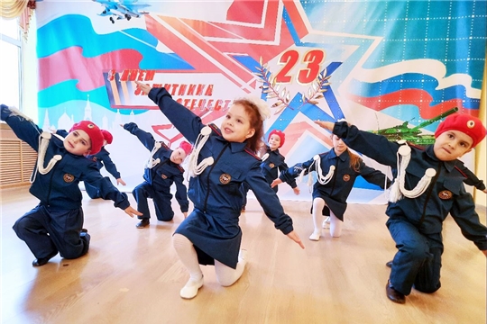 Армейской зарядкой поздравляют дошкольники столицы с Днем защитника Отечества