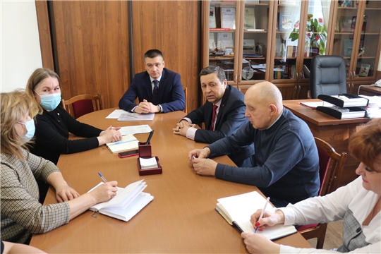 Начальник управления образования Дмитрий Захаров встретился с ректором Чебоксарского кооперативного института