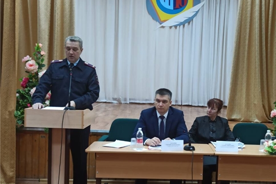 Начальник управления образования Дмитрий Захаров провел очередное совещание директоров столичных школ