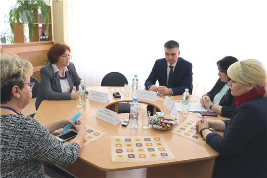 Начальник управления образования Дмитрий Захаров провел круглый стол по вопросу "Организация психолого-педагогического сопровождения детей с особыми образовательными потребностями"