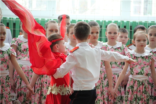В чебоксарской школе № 37 состоялся ежегодный кадетский бал