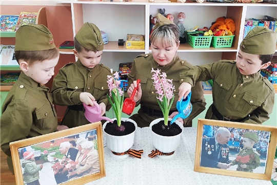 В дошкольных учреждениях столицы стартовала патриотическая акция «Цветок ветерану»