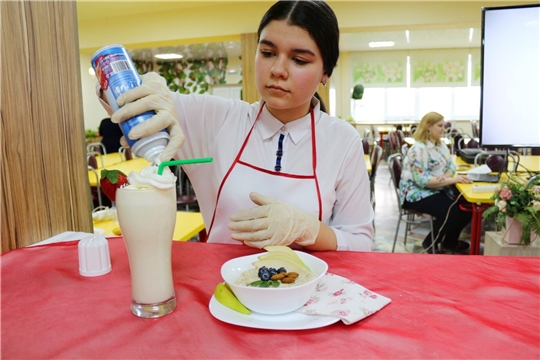 Здоровое питание глазами школьников: в Чебоксарах состоялся очередной челлендж «Завтрак с победителем»