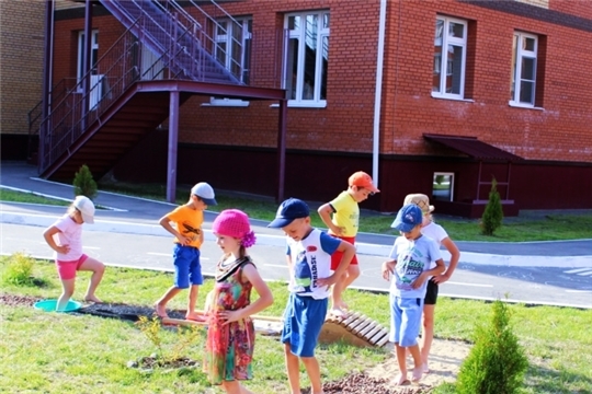 В дошкольных учреждениях города Чебоксары особое внимание уделяют безопасности детей на территории детских площадок