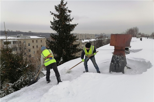 Работники жилищно-коммунального хозяйства Чебоксар продолжают уборку снега