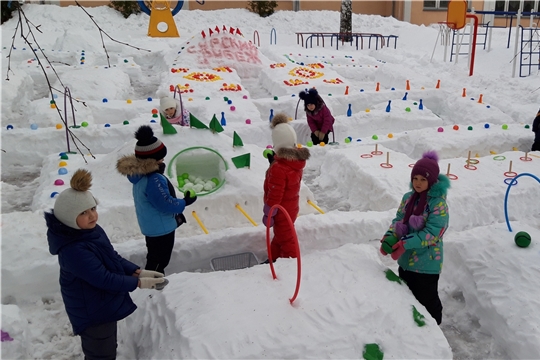 В детском саду Чебоксар появилась снежная постройка «Сурский рубеж»