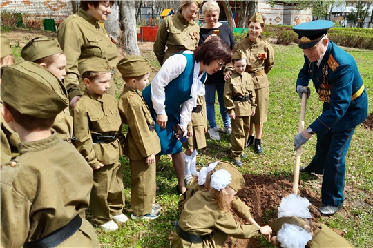 Преемственность поколений: в чебоксарском детском саду появилась «Аллея Памяти»