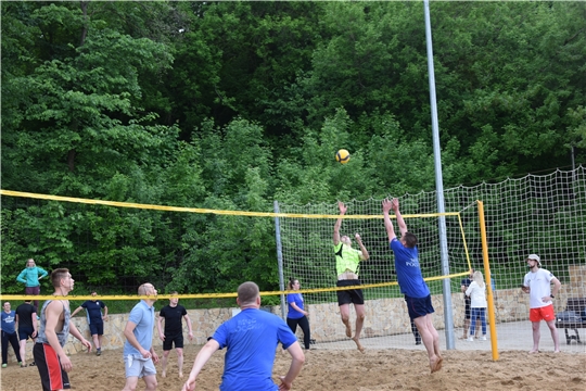 Летний спортивный сезон в Чебоксарах открылся пляжным волейболом