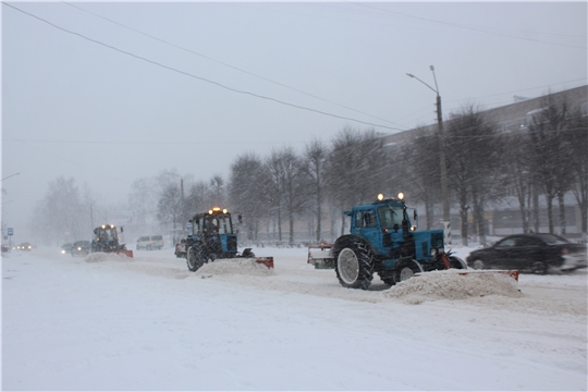 В городе Канаш в усиленном режиме продолжается уборка снега