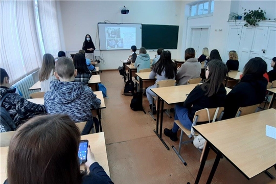 В Канашском педагогическом колледже состоялась встреча студентов музыкального отделения с заведующим сектором комиссии по делам несовершеннолетних и защите их прав администрации города Канаш Ивановой А.М.