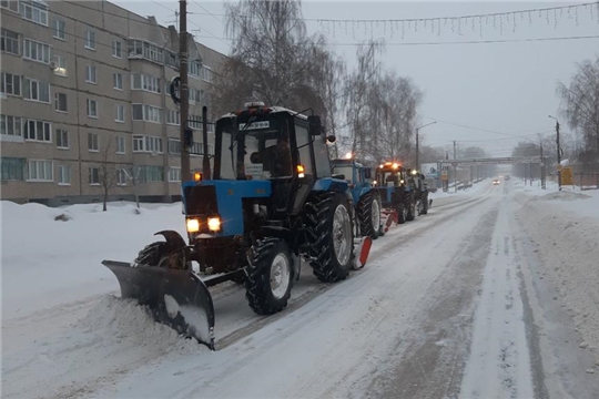 В городе Канаш продолжается уборка снега