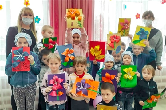 В Детской художественной школе города Канаш прошел мастер-класс "Лилия для самой любимой"