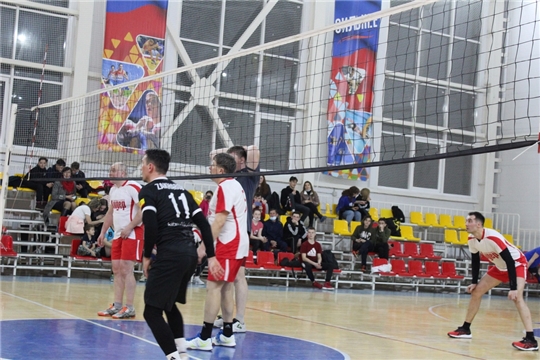 Определились полуфинальные пары Кубка города Канаш по волейболу среди мужских команд