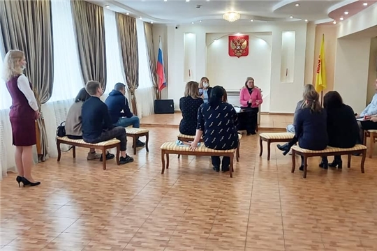 В отделе ЗАГС прошла встреча семей с психологом Мариной Назаровой