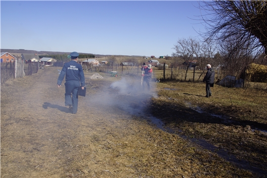 Сотрудниками ГКЧС Чувашии в ходе профилактики пожаров составлен протокол за несанкционированный пал травы в Чебоксарском районе