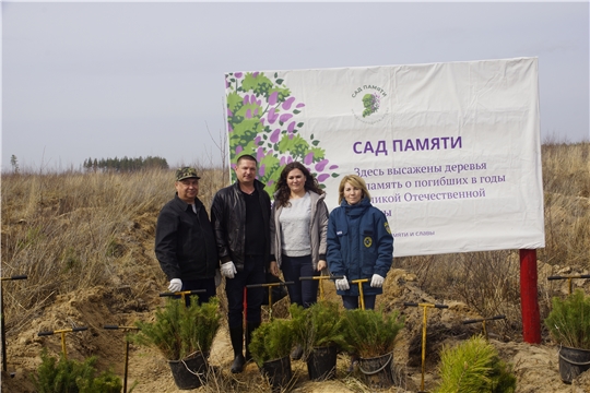 Сотрудники противопожарной службы и службы обеспечения мероприятий гражданской защиты  приняли участие в посадке деревьев