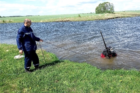 Пять дней до лета: водолазами ГКЧС Чувашии проводится очистка береговой линии и проверка дна водоемов