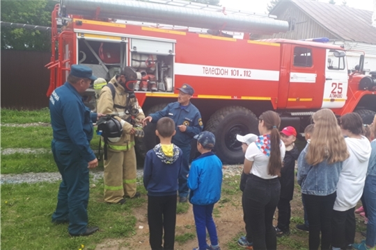 Экскурсия детей в пожарную часть № 25 с. Аликово