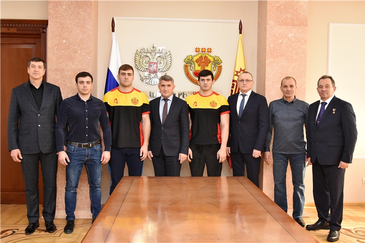 Встреча с членами сборной команды Чувашской Республики по спортивной борьбе (вольная борьба) (фото Василия Кузьмина)
