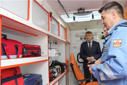 Глава Чувашии поздравил работников скорой помощи с профессиональным праздником