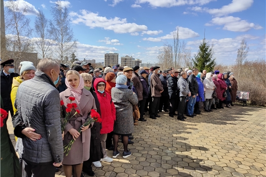 Церемония возложения цветов к памятнику "Землякам героям-ликвидаторам чернобыльской и других радиационных катастроф".