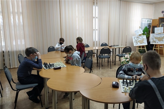 Юные шумерлинцы во время каникул приняли участие в шахматных фестивалях в Шумерле и Чебоксарах