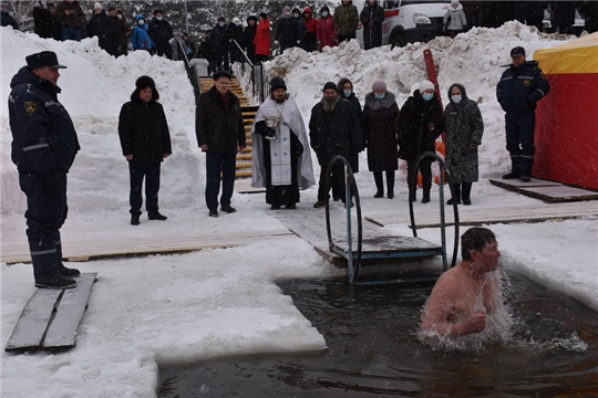 В Шумерле проходят организованные Крещенские купания