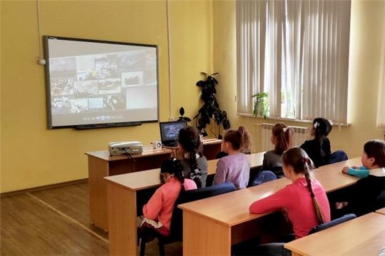 Обучающиеся отделения ЮНАРМИЯ города Шумерля рассказали воспитанникам Шумерлинского центра для детей-сирот о Сурском оборонительном рубеже