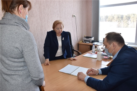 Температурный режим в гимназии №8 стал предметом инспектирования главы администрации города Валерия Шигашева