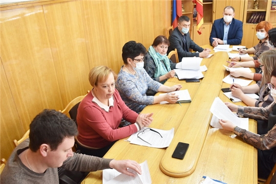 Глава администрации города Шумерля Валерий Шигашев провел заседание Межведомственной комиссии по вопросам повышения доходов бюджета города, своевременности и полноты выплаты заработной платы
