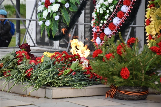 В День Победы в Шумерле возложили цветы и венки к Вечному огню