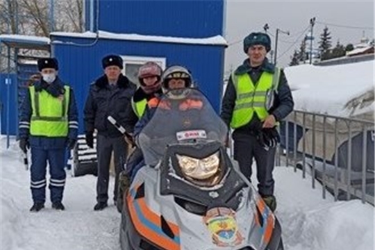 Рейд в акватории р.Волга в рамках профмероприятия "Снегоход"