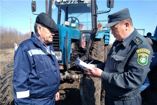 В сельскохозяйственных предприятиях Яльчикского района продолжается технический осмотр тракторов, самоходных машин и прицепов к ним