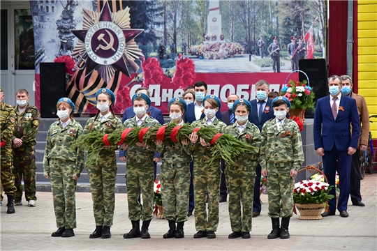 Церемония возложения венков и живых цветов