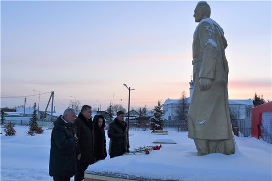 Депутаты Госсовета Чувашии В. Иванов, Н. Малов, К. Мифтахутдинов в Канашском районе присоединились к  Всероссийской акции «Защитим память героев»