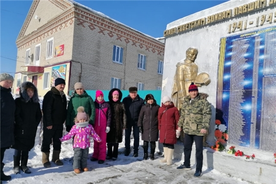 Возложение цветов к памятнику в д.Н.Урюмово