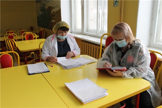 В МБОУ «Чагасьская СОШ имени М.В. Серова» Канашского района организована акция «Обед с общественным помощником»