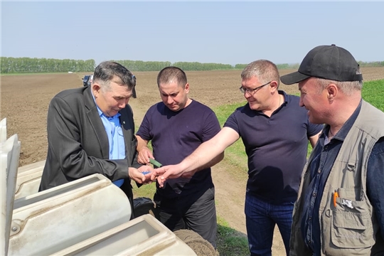 В полях Канашского района начат сев подсолнуха на семена