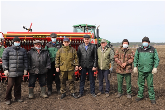 Ход весенне-полевых работ: посев яровых культур в СХПК "Дружба" и ООО "Агрофирма "Слава картофелю"