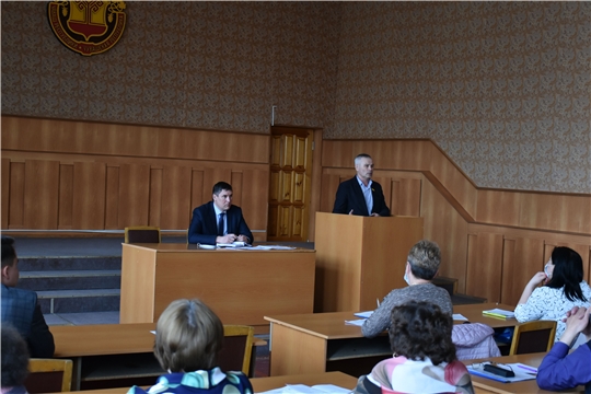 Глава администрации Козловского района Фирдавиль Искандаров провел совещание с руководителями