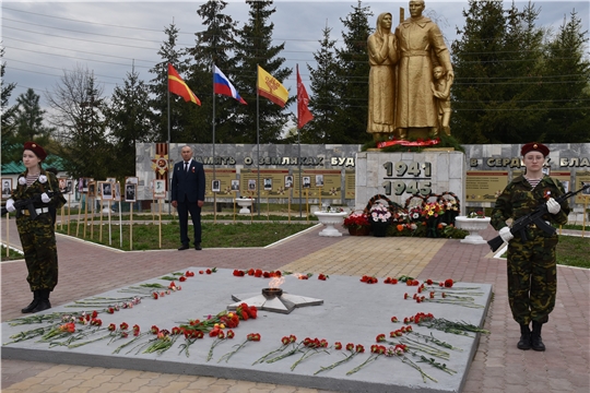 В честь 76-ой годовщины Победы состоялось возложение венков и цветов к Монументу Славы.