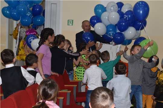 Глава администрации района Александр Кузнецов поздравил школьников и воспитанников детских садов с Международным днем защиты детей