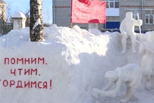 Родитель воспитанницы детского сада №49 построил ледяной «Сурский рубеж»