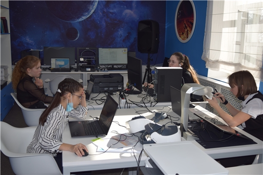 В медиаLab лаборатории при центральной районной библиотеке Мариинско-Посадского района прошли занятия, посвященные космической тематике.