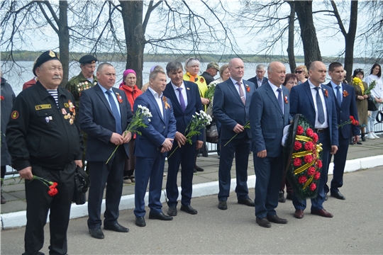 В день празднования Великой Победы в городе Мариинский Посад почтили память воинов, погибших в годы Великой Отечественной войны