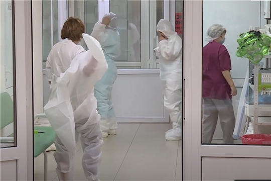 Чебоксарские медики спасли жизнь пациенту со 100% поражением лёгких!