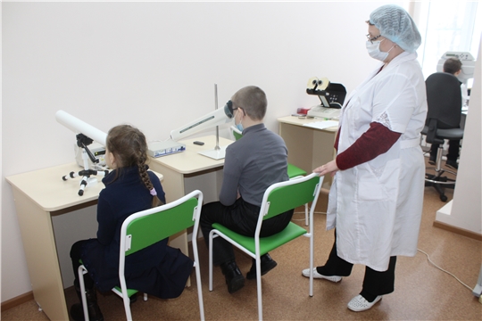 Первая группа школьников закончила курс лечения на новом офтальмологическом оборудовании