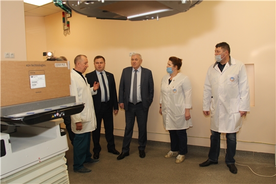 Министр здравоохранения Владимир Степанов и Анатолий Аксаков встретились с коллективом онкодиспансера