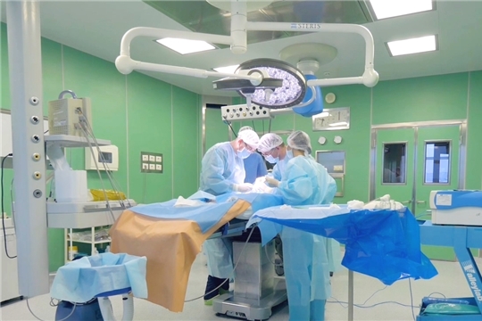 Хирурги двух республиканских больниц экстренно прооперировали 7- летнего пациента с бытовым повреждением артерии