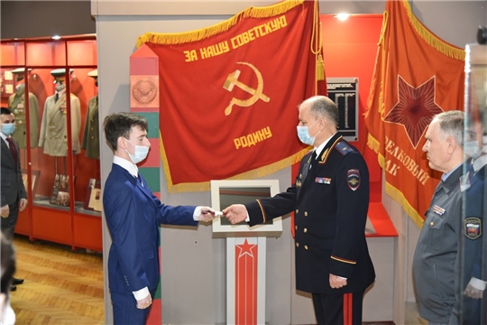 В Музее воинской славы прошла церемония вручения первых офицерских погон сотрудникам МВД по Чувашской Республике
